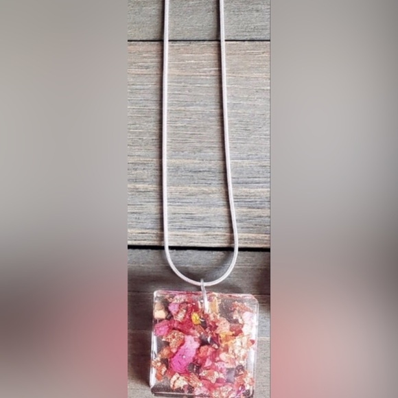 Handmade Burnt Rose Petals & Copper Flakes Pressed Flower Resin Square Necklace - Picture 5 of 13